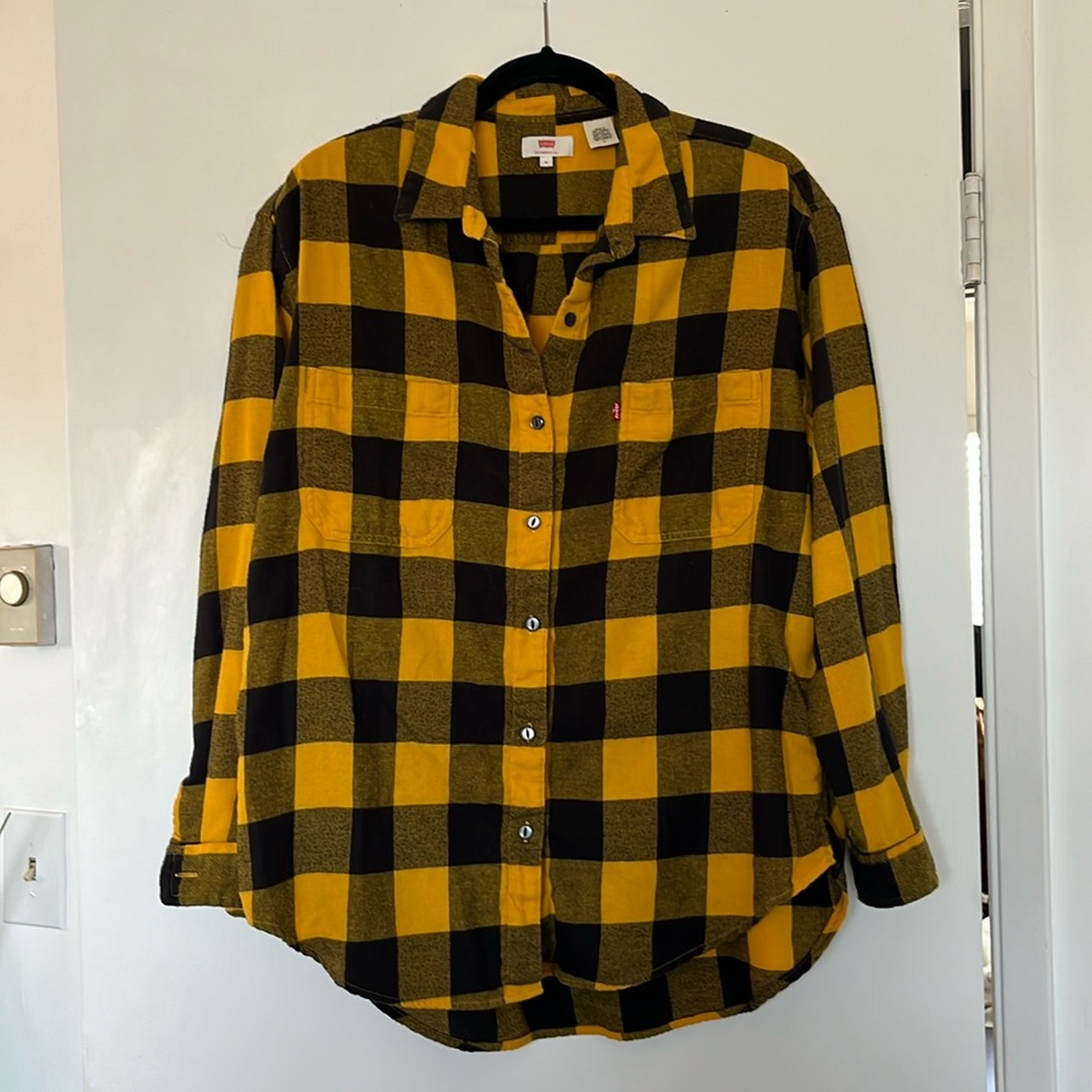 Levi’s Plaid Flannel Button Down Shirt